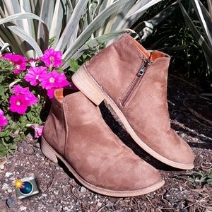 Seven7 Cisco Kid Bootie -  Women's Size 10 Tan Faux Suede Ankle Boots